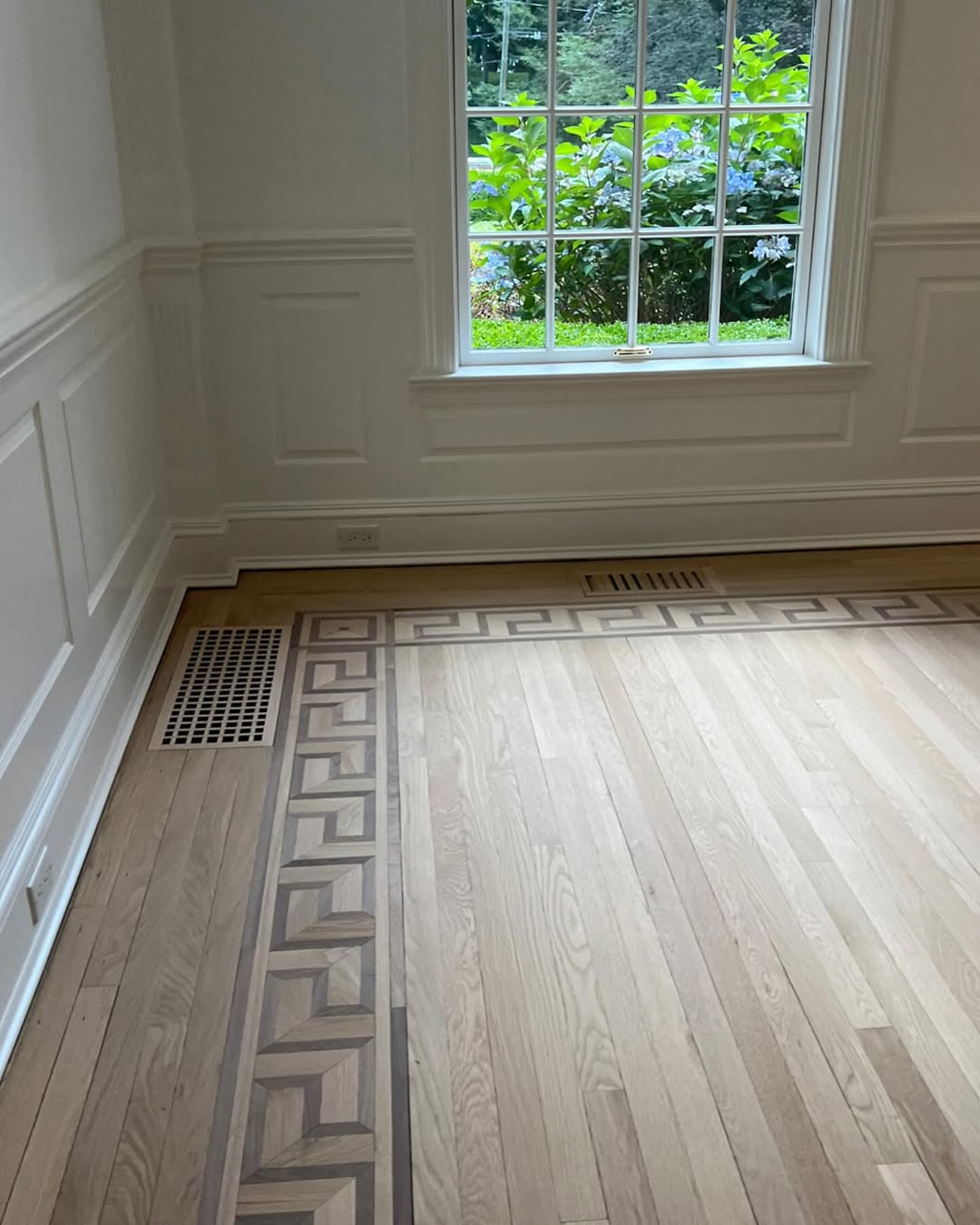 Bespoke Wood Floors vs. Prefinished Planks: A Buyer’s Guide for Greenwich Interior Designers and Homeowners